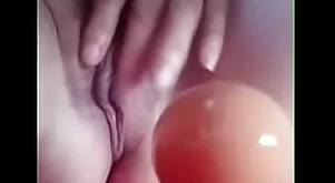 中國女孩把雞蛋放進陰戶